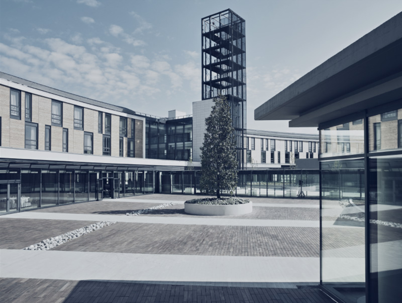 Internal courtyard view with glass tunnel connecting the hotel with the convention center and the swimming pool.
